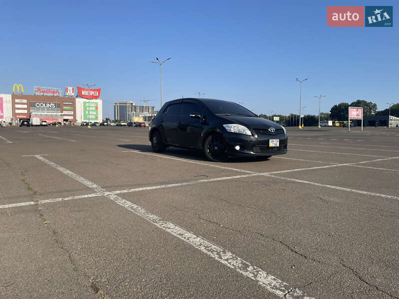 Хэтчбек Toyota Auris 2011 в Одессе