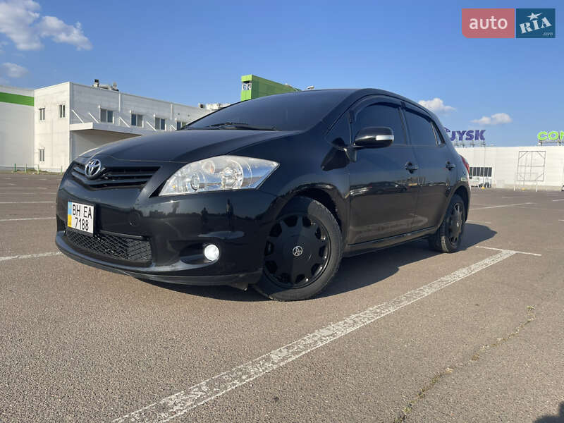 Toyota Auris 2011