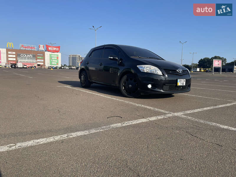 Хэтчбек Toyota Auris 2011 в Одессе