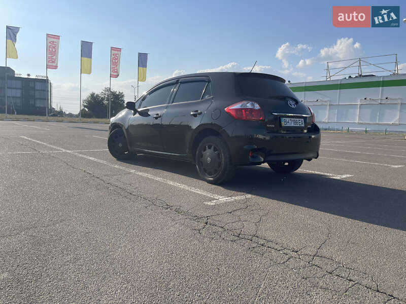 Хэтчбек Toyota Auris 2011 в Одессе