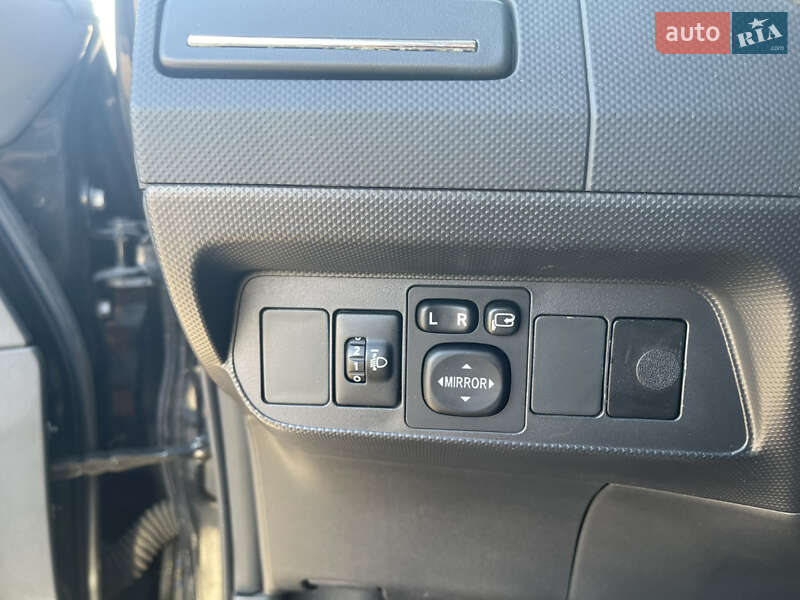 Хэтчбек Toyota Auris 2011 в Одессе