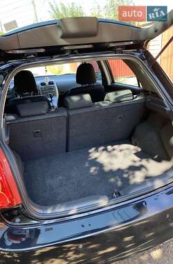 Хэтчбек Toyota Auris 2009 в 