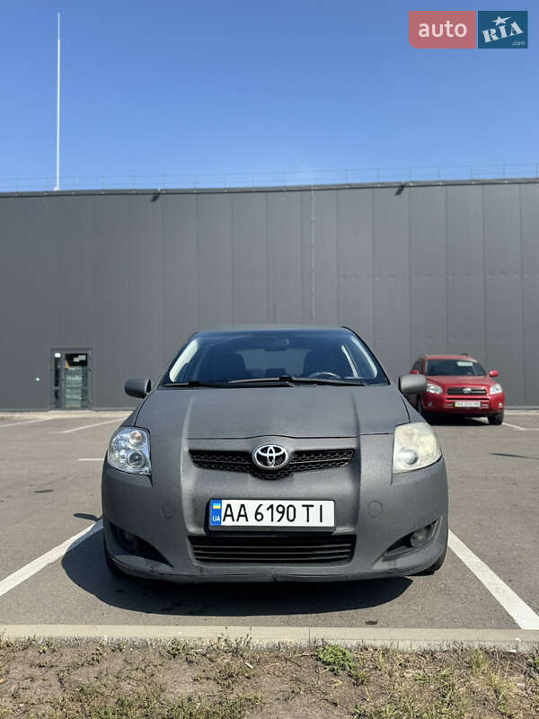 Хэтчбек Toyota Auris 2008 в 