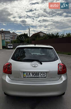 Хэтчбек Toyota Auris 2007 в 