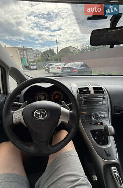 Хэтчбек Toyota Auris 2007 в 