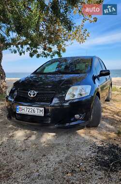 Хэтчбек Toyota Auris 2008 в 