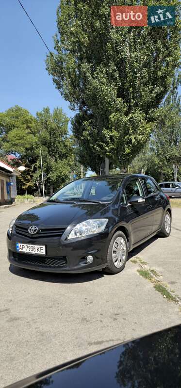 Хэтчбек Toyota Auris 2010 в 