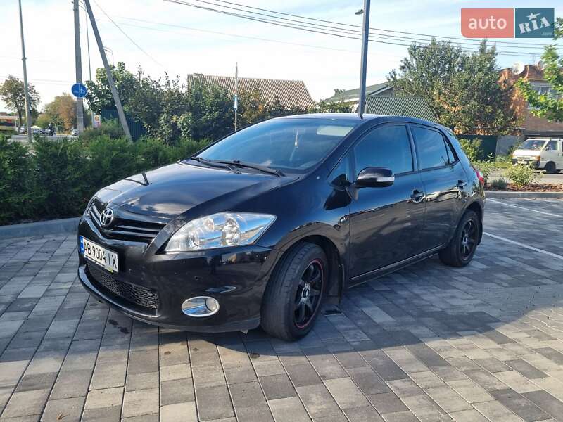 Хэтчбек Toyota Auris 2011 в Виннице