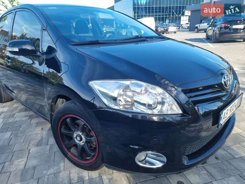 Хэтчбек Toyota Auris 2011 в Виннице