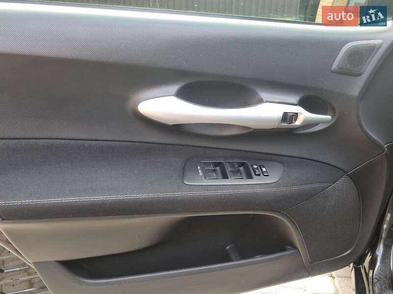 Хэтчбек Toyota Auris 2011 в Виннице
