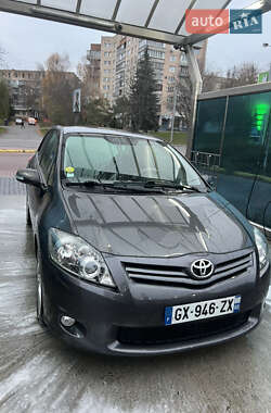 Хэтчбек Toyota Auris 2010 в 