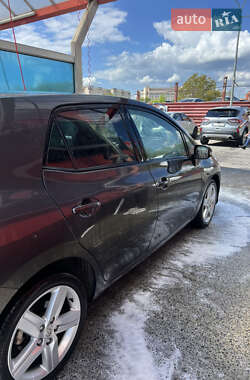 Хэтчбек Toyota Auris 2010 в 