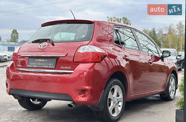 Хэтчбек Toyota Auris 2010 в 