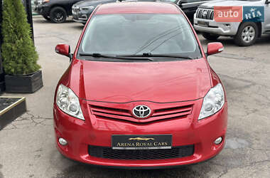 Хэтчбек Toyota Auris 2010 в 