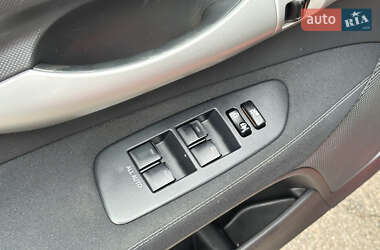 Хэтчбек Toyota Auris 2010 в 