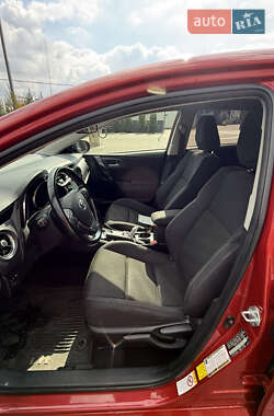 Хэтчбек Toyota Auris 2015 в 