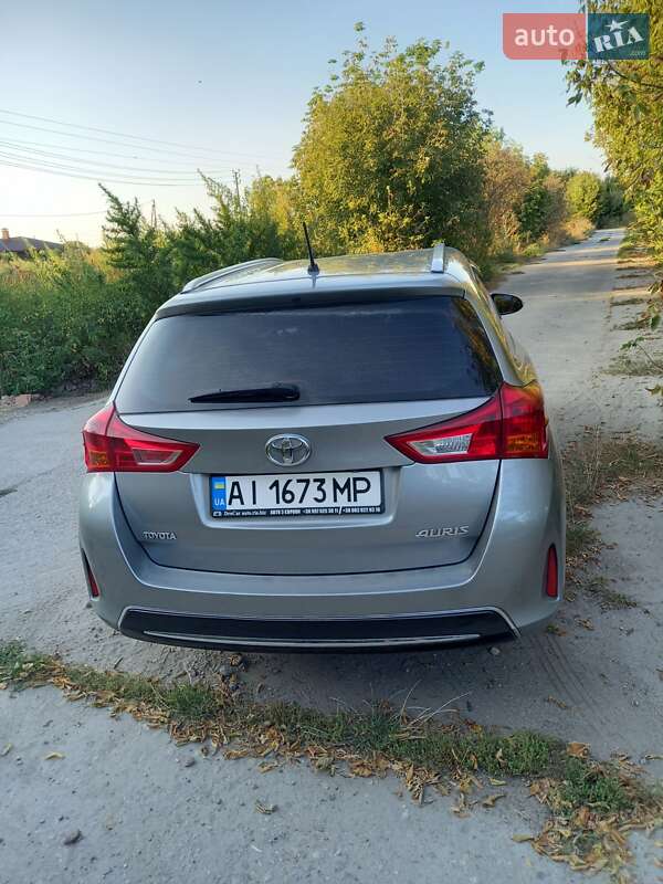 Универсал Toyota Auris 2014 в Обухове