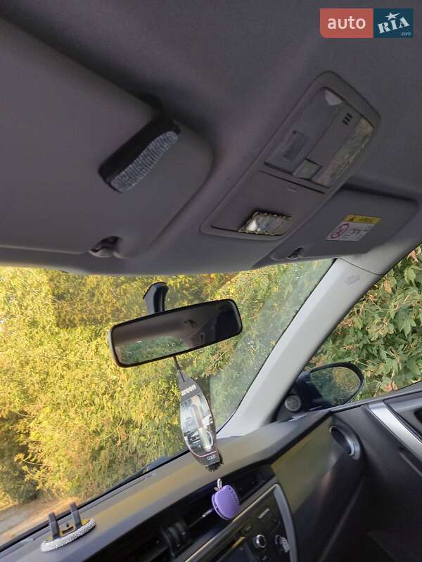 Универсал Toyota Auris 2014 в Обухове