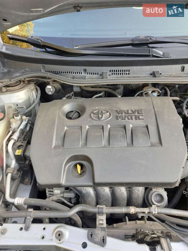 Универсал Toyota Auris 2014 в Обухове