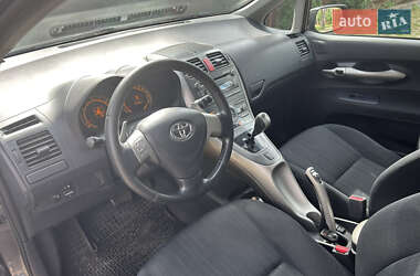 Хэтчбек Toyota Auris 2008 в 