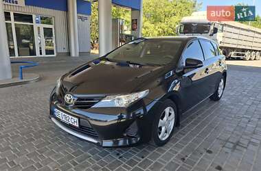 Хэтчбек Toyota Auris 2013 в 