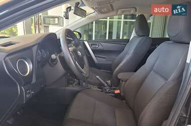 Хэтчбек Toyota Auris 2013 в 