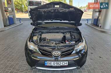 Хэтчбек Toyota Auris 2013 в 