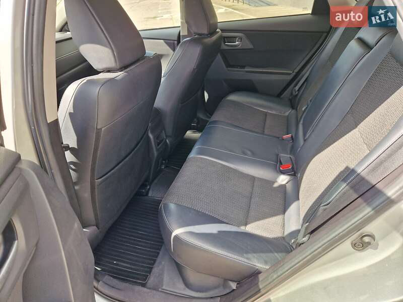 Універсал Toyota Auris 2013 в Львові