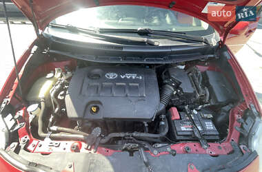 Хетчбек Toyota Auris 2007 в 