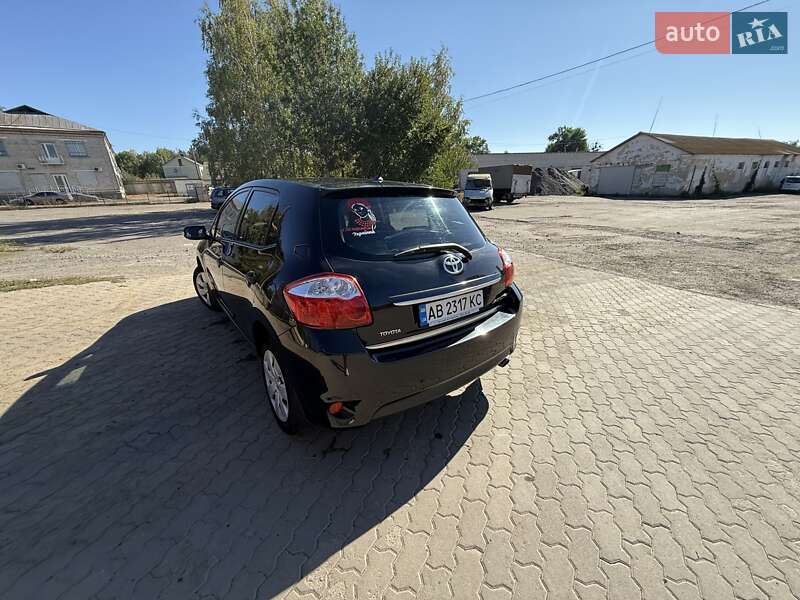 Хетчбек Toyota Auris 2010 в Тростянці