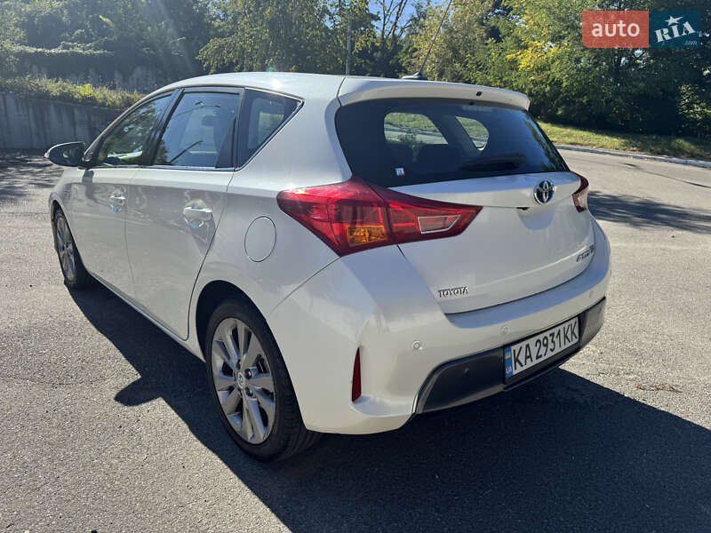 Хэтчбек Toyota Auris 2013 в Киеве