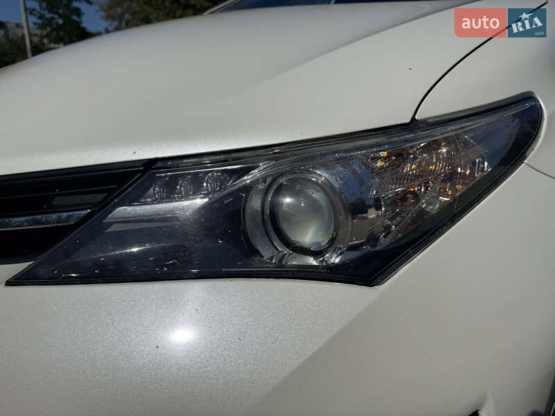 Хэтчбек Toyota Auris 2013 в Киеве