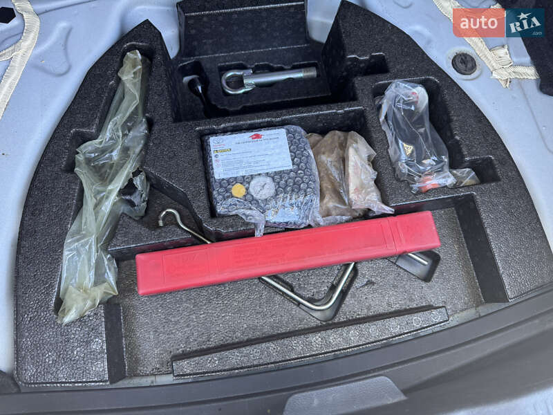 Хэтчбек Toyota Auris 2013 в Киеве