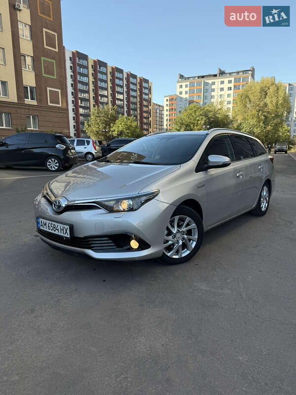 Toyota Auris 2015