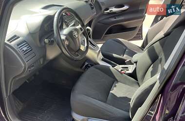 Хэтчбек Toyota Auris 2011 в 