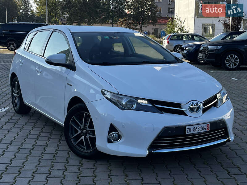 Хэтчбек Toyota Auris 2013 в Луцке
