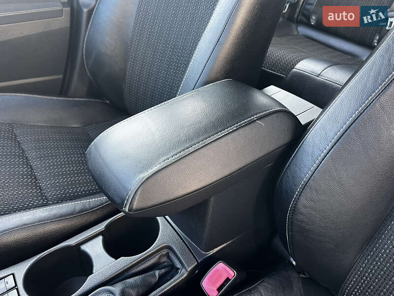 Хэтчбек Toyota Auris 2013 в Луцке