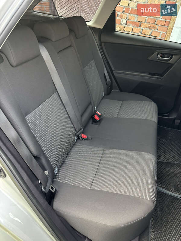 Универсал Toyota Auris 2014 в Новояворовске фото 18 Универсал Toyota Auris 2014 в Новояворовске