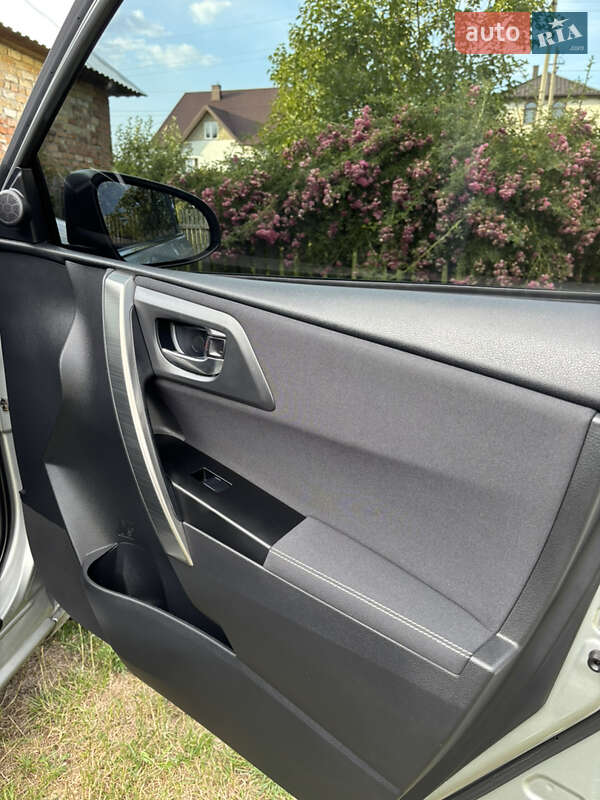 Универсал Toyota Auris 2014 в Новояворовске фото 22 Универсал Toyota Auris 2014 в Новояворовске