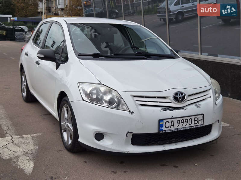 Toyota Auris 2011