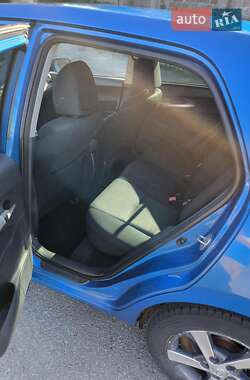 Хэтчбек Toyota Auris 2011 в 