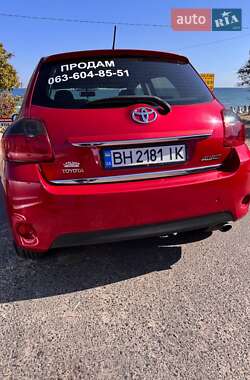 Хэтчбек Toyota Auris 2010 в 