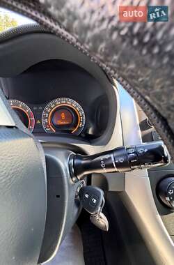 Хэтчбек Toyota Auris 2010 в 