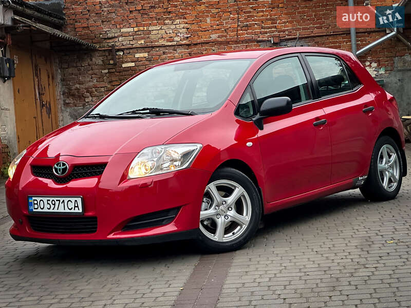Хэтчбек Toyota Auris 2008 в 