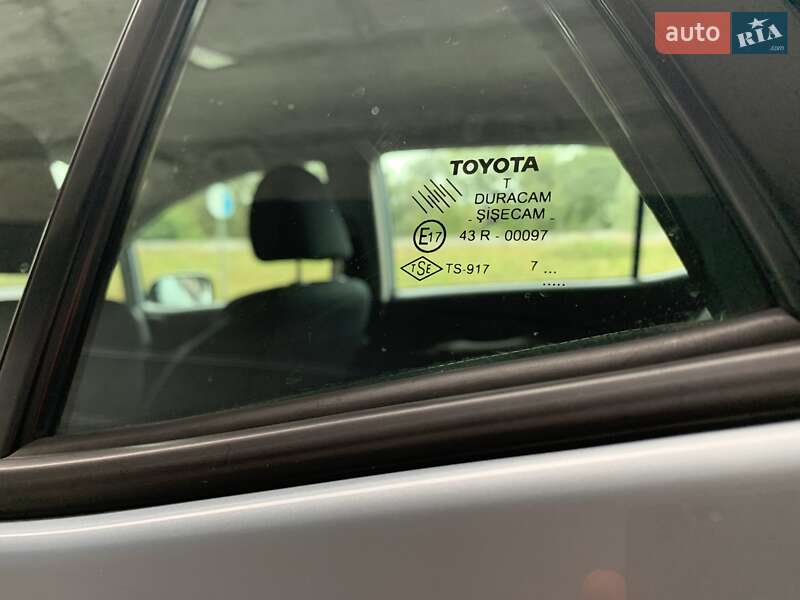 Хэтчбек Toyota Auris 2007 в Киеве