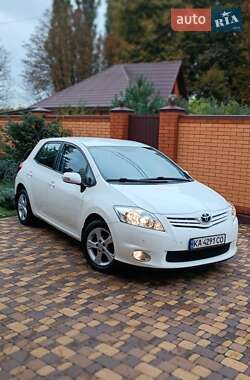 Хэтчбек Toyota Auris 2012 в Киеве