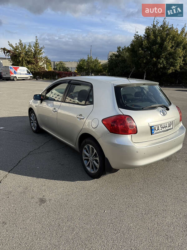 Хэтчбек Toyota Auris 2008 в Киеве