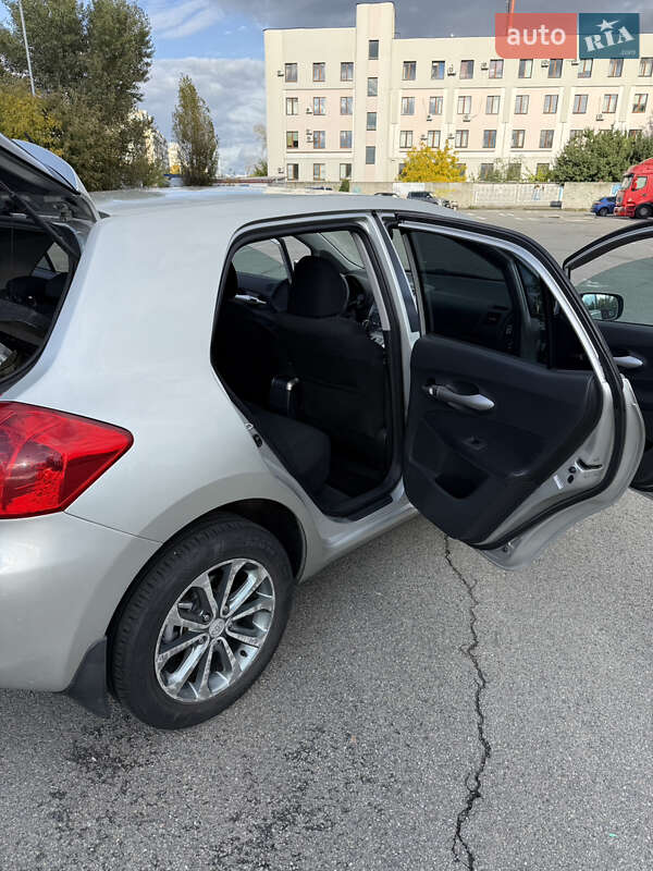 Хэтчбек Toyota Auris 2008 в Киеве