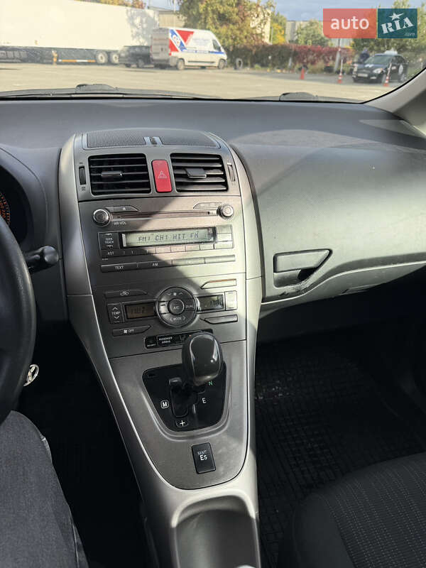 Хэтчбек Toyota Auris 2008 в Киеве