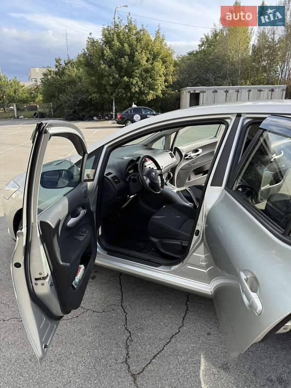 Хэтчбек Toyota Auris 2008 в Киеве